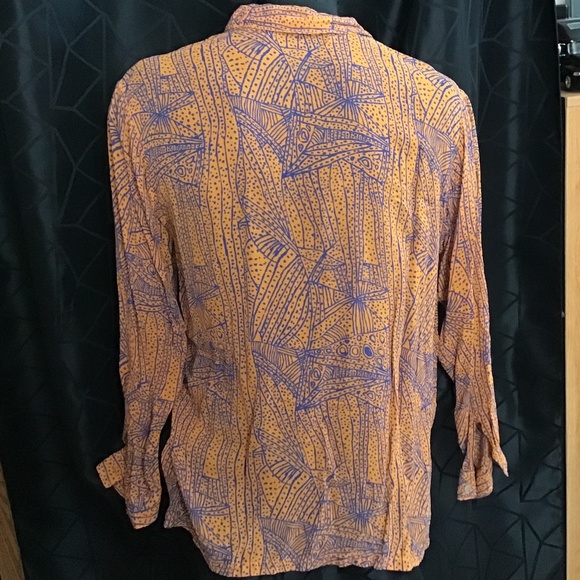 Animals L/S Blouse "Host Pick " - Picture 7 of 12